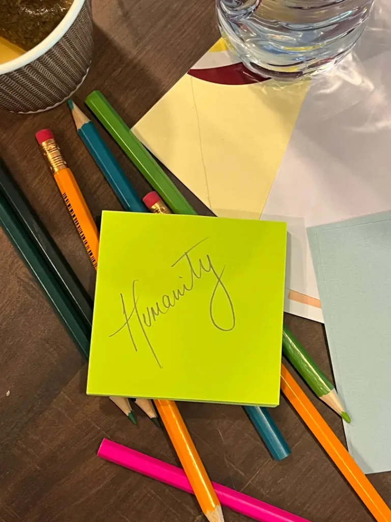 Post-it note from a PhotovoiceWorldwide training participant working on theming. Source: PVWW